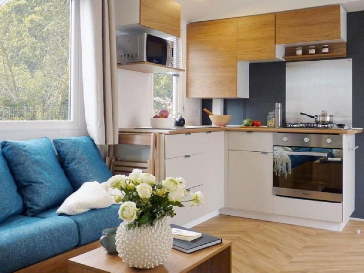 Chalet Op Camping Lauwersoog Met 3 Slaapkamers En Vaatwasser - Joycasa ภายนอก รูปภาพ