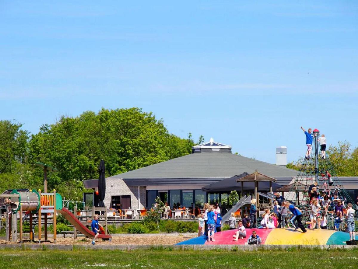 Chalet Op Camping Lauwersoog Met 3 Slaapkamers En Vaatwasser - Joycasa ภายนอก รูปภาพ