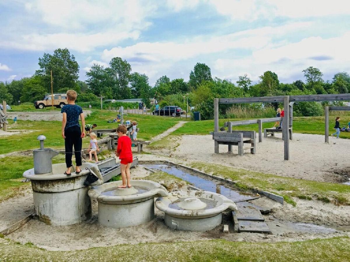 Chalet Op Camping Lauwersoog Met 3 Slaapkamers En Vaatwasser - Joycasa ภายนอก รูปภาพ